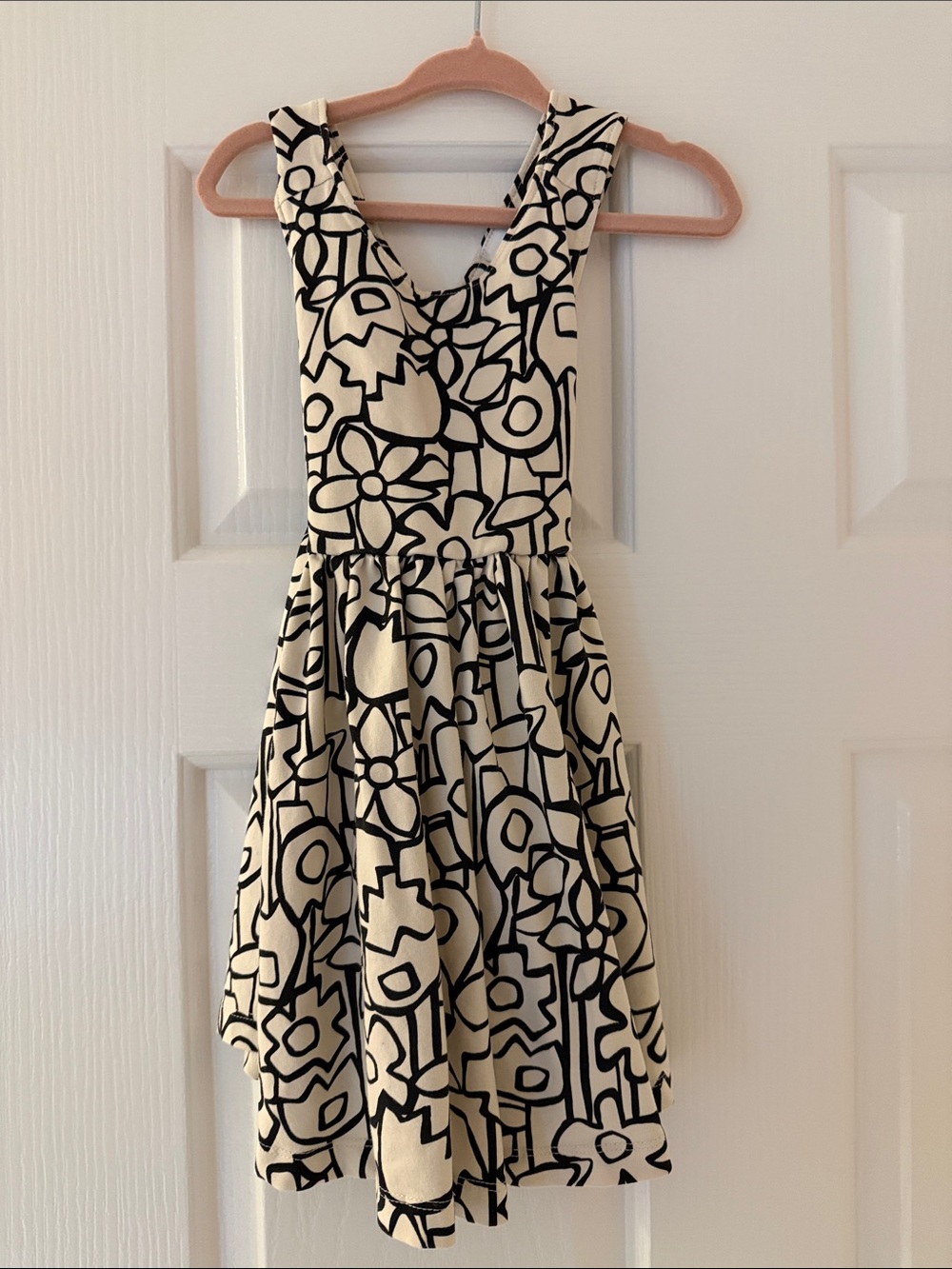 Hanna Andersson Black Floral Graphic High-Low Dress on Cream